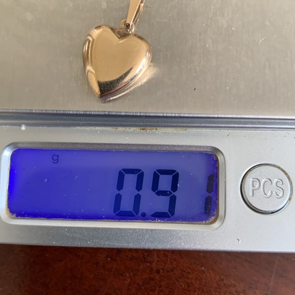 Beautiful 10k gold puffed heart charm/pendant. - Picture 4 of 4